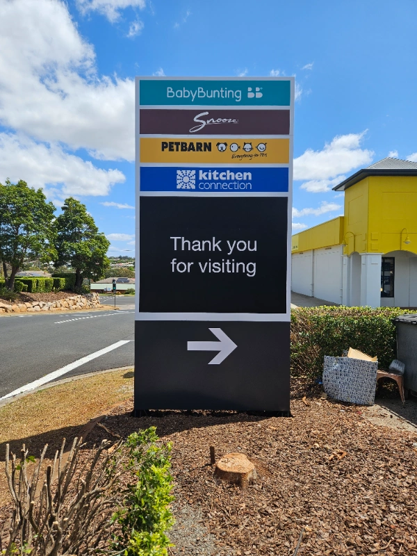 Directional pylon sign Toowoomba - large scale sign